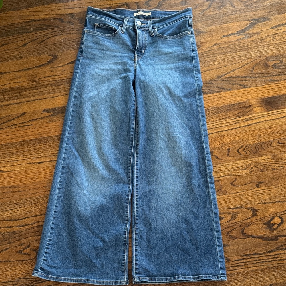 Levi’s Women's 318 shaping Wide-Leg Jeans size 29x30